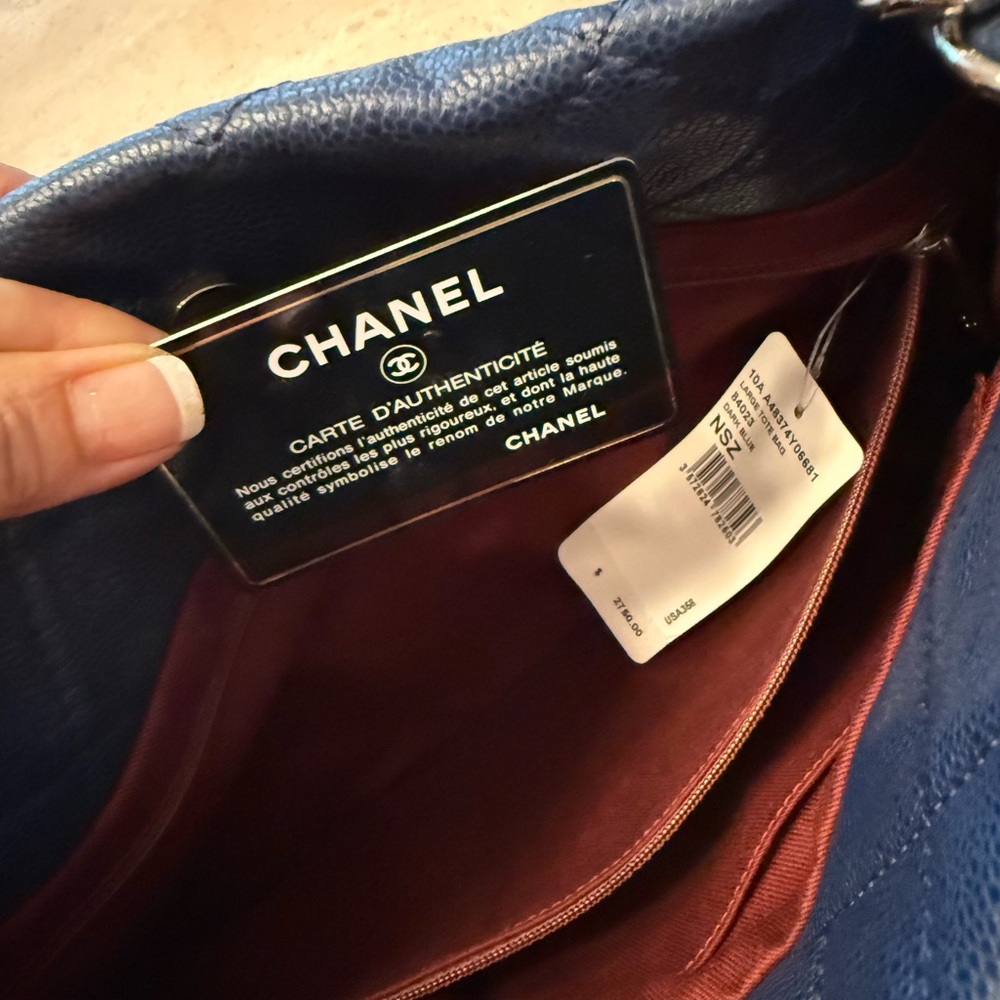 Chanel Dark Blue Quilted Shoulder Bag - Picture 2 of 8